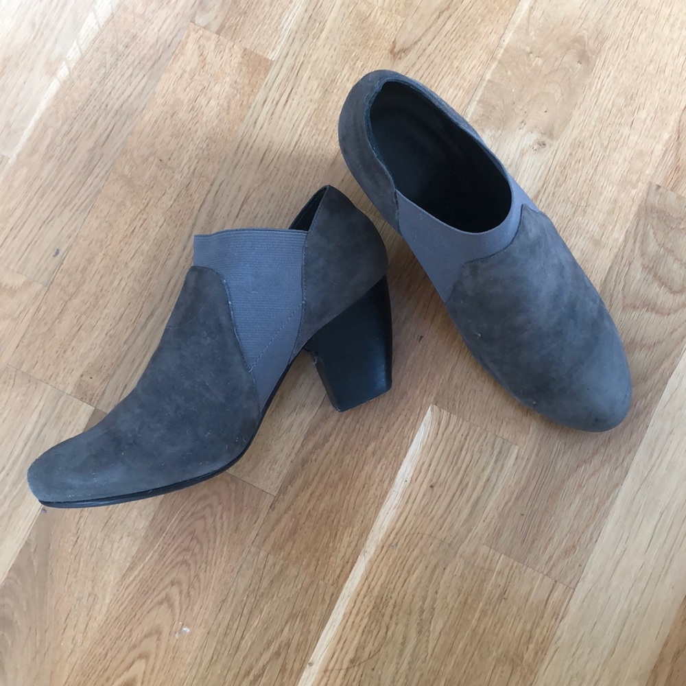 Gray stretchable booties